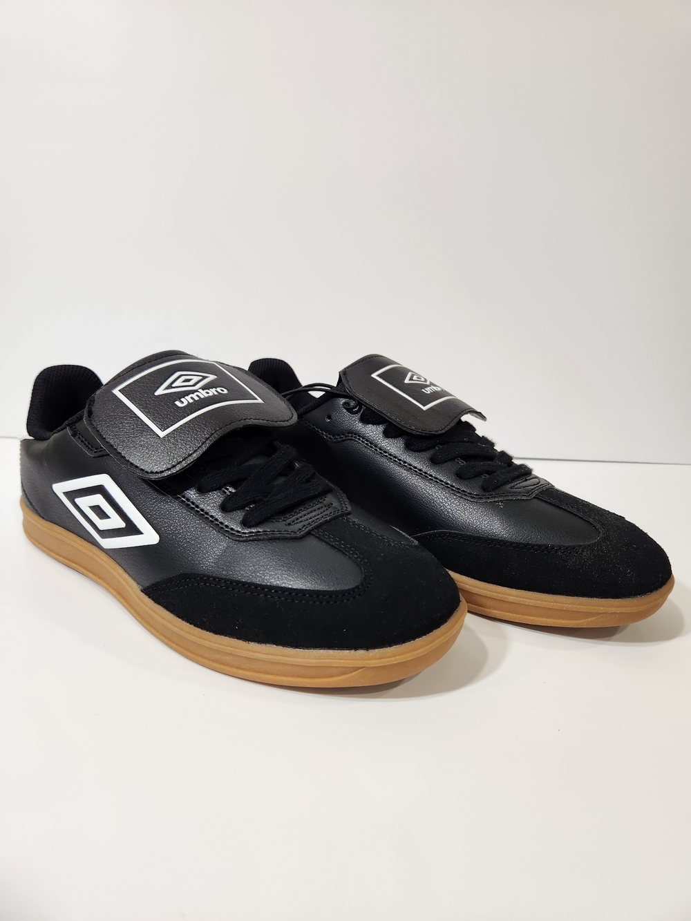 Umbro Black Indoor Soccer Men Shoes US M8